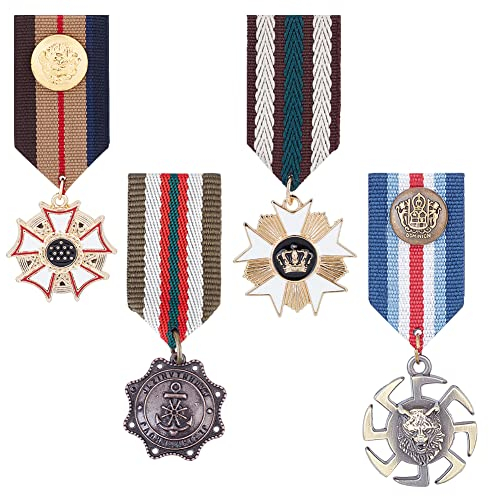 AHANDMAKER 4 Pcs Kostüm Military Badge Medal, 4 Stil Legierung Medaillen-Brosche Military Hero Combat Medals Brosche Navy Military Badge Patriot Brosche Nadelstreifen Für Mantel Jacke Uniform Kostüm