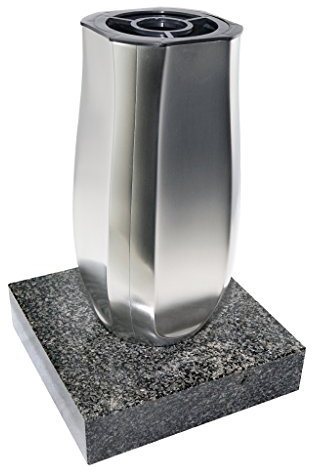 Grabvase 06 montiert auf Granitsockel (Nero Impala)