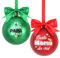 DPKOW 2 x Mama Papa Weihnachtskugeln Geschenke, Beste Mama Bester Papa Weihnachtskugeln aus Kunststoff, Söhne Töchter Geschenke für Mama und Papa Christbaumkugel, Rot Grün 80 mm Bruchsicher