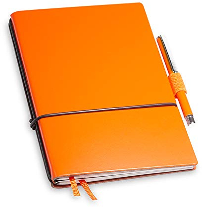 A6 revolutionäres X17-Notizbuch! Recyceltes Leder orange, mit Geschenkbox; Innen: 2x Notizen(blanko, kariert), Stifthalter, Doppeltasche, Mini Stift; austauschbar, Made in Germany