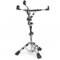 Fame SDS8000 Snare-Ständer, Doppelstrebig, Verchromt, Höhenverstellbar 46-58cm, Memory Clamp, Kompatibel mit allen Snare Drum-Größen bis 14 Zoll, Robuste Nylonfütterung, Extra große Gummifüße