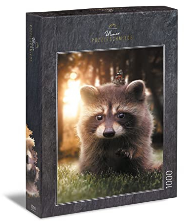 Ulmer Puzzleschmiede - Puzzle „Waschbär sucht Freund“ - Liebreizendes Tiermotiv als 1000 Teile Puzzle - der niedliche kleine Waschbär beherbergt einen Schmetterling und reicht warmherzig Seine Pfote