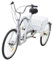WooDerson 26 Zoll Weiß Dreirad Für Erwachsene Aus Hochkohlenstoffstahl, 6 Gang Fahrrad Mit 3 Rädern Mit Korb, Max Tragfähigkeit 120kg, Anwendbare Höhe 1.65-1.85m, Vorderen Und Hinteren Bremsen