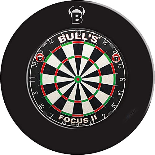 BULL'S Focus II Turnier Bristle Board Dartboard Dartscheibe mit Pro Surround Catchring Wandschutz Set (Schwarz)