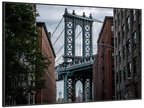 Wallario Wandbild - Brücke zwischen Häusern in Premiumqualität, Poster mit schwarzem Rahmen, Größe: 61 x 91,5 cm