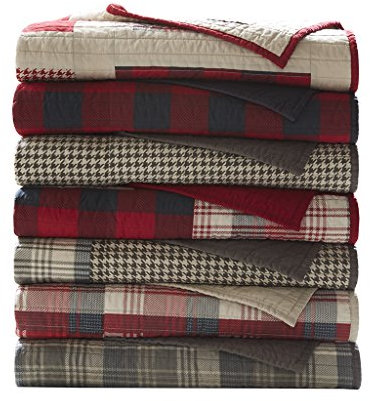 Woolrich Luxuriöser, gesteppter Überwurf – Hütten-Lifestyle, Patchwork mit Elch-Design, alle Jahreszeiten, leicht und atmungsaktiv, gemütlich, Bettüberwurf für Couch, Sofa, 127 cm B x 177,8 cm L,