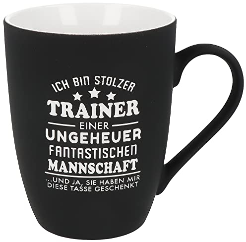 Spruchreif | Soft-Touch Tasse Schwarz Ich bin stolzer Trainer… – Beidseitig gravierte Tasse mit Spruch | Lustiges Geschenk für Trainer zum Saisonabschluss, Geburtstag oder Weihnachten