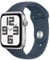 Apple Watch SE (2. Generation, 2023) (GPS, 44 mm) Smartwatch mit Aluminiumgehäuse in Silber und Sportarmband (S/M) in Sturmblau. Fitness- und Schlaftracker, Unfallerkennung, Herzfrequenzmesser