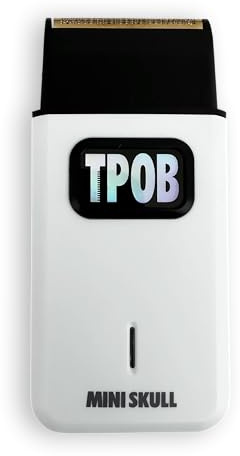 TPOB Mini Skull Einzelrasierer weiß – kompaktes Design, das mit einem Turbo-Motor in Ihre Tasche passt, perfekt für den professionellen und privaten Gebrauch