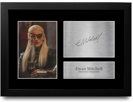 HWC Trading Ewan Mitchell House of the Dragon Aemond Targaryen Geschenke Gedrucktes Signiertes Autogramm Foto für Fans von Fernsehshows - A4 Gerahmt