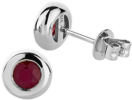 Ardeo Aurum Damen Ohrringe-Ohrstecker aus 375 Gold Weißgold mit 0,65 ct. Rubin natürlich rot 7 mm rund Zargenfassung