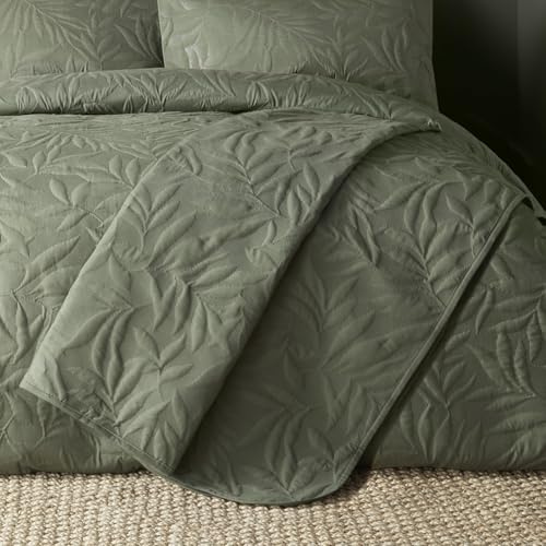 Serene Luana-Kollektion Tagesdecke mit Blattprägung (230 x 200 cm), weiche Haptik, Mikrofaser, Gesteppte Tagesdecke, grüne Blumendecke, Bettüberwurf für Bett, Khaki-Grün