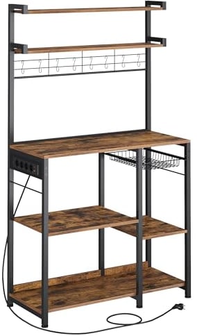 VASAGLE Estantería de Panadería con Toma Corriente, Soporte para Microondas, Barra Café, 4 Tomas CA, con Estantes Ajustables, 8 Ganchos en S, Cesta, Especiero, Marrón Rústico y Negro Tinta KKS031K11