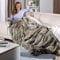 Delindo Lifestyle Heizdecke mit Abschaltautomatik 09004197, große Kuscheldecke XXL mit 9 Temperaturstufen, mit Lammfell Optik, 215 x 240 cm, beige