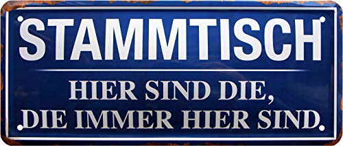 WOGEKA ART Retro Blechschild - Stammtisch, hier sind die, die immer - witziger Spruch als Geschenk-Idee zum Geburtstag Weihnachten Dekoration 28x12 cm Vintage-Design Metall 1593