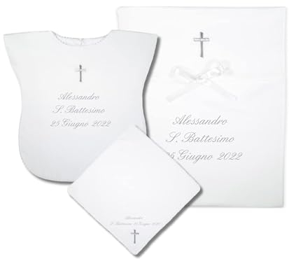 COCCOLE - Set 3 Pezzi per Battesimo Fazzoletto, Vestina e Busta - Set Completo Personalizzato con Nome e Data a Tema Croce Argento - Kit 3 Pezzi Battesimo in Tessuto Piquet 100% Made in Italy