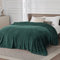 Bedsure Plaid Couverture Polaire Douillette - Plaid Polaire Douce et Chaude 220 x 240 cm, Couverture de Canapé Lit 2 Personnes, Grand Jeté de Canapé en Flanelle, Vert foncé