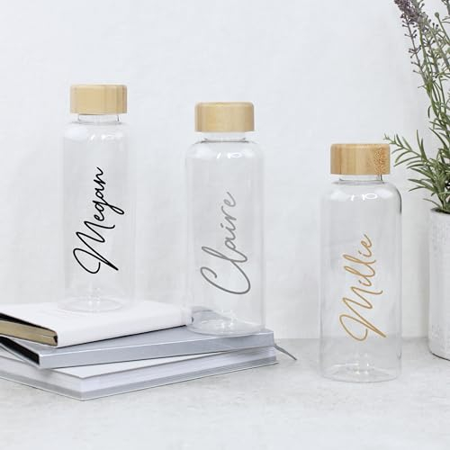eBuyGB Personalised Clear Water Bottle with Wooden Lid, Recycled Plastic Drinks Bottle, Non Spill Seal Screw Top, 600ml Reusable Eco-Friendly Bottle