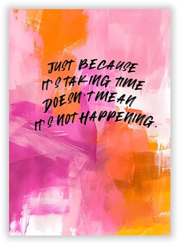 Druck-Palast Just Because It Is Taking Time Doesn’t Mean It’s Not Happening Poster - 50x70cm - Kunstdruck - Wohnzimmer Arbeitszimmer - Modern Abstrakt Motivierend - Hochwertiger semimatter Druck