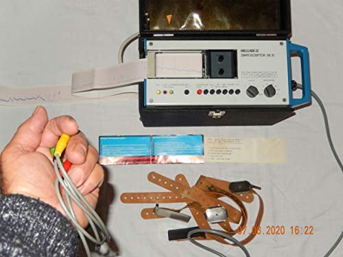 HELLIGE SIMPLISCRIPTOR EK 31 EKG Gerät mit Patientenkabel, Elecktrode, Gebrauchsanweisung-Infozettel und Papier in Fach