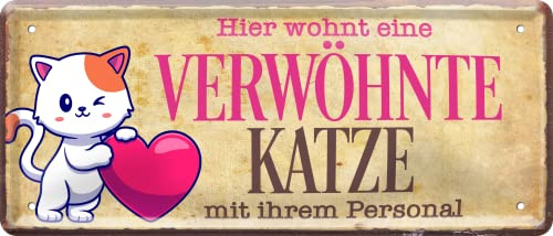 Blechschild ''Hier wohnt eine verwöhnte Katze mit Personal'' 28x12cm Geschenk Lustige Sprüche Feier Vintage Retro Geburtstag Deko Party Überraschung Fan Haustier Tier Freund knuddelig