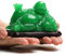 Happy Buddha Statue grün - sitzender lachender Buddha Feng Shui Figuren Reichtum und Glück für Zuhause und Büro Dekor – inspirierende, religiöse Happy Samll Geschenke, 13,5 x 9,9 x 8,9 cm