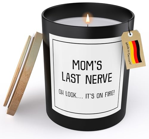 (HANDGEMACHT) Mom's Last Nerve Mama Geschenk Lustige Spruchkerze zum Muttertag Englisch Mamas Letzter Nerv Deko Sojawachs Kerze im Glas Schwarz Duftkerze Statement (VEGAN, ZITRUS)