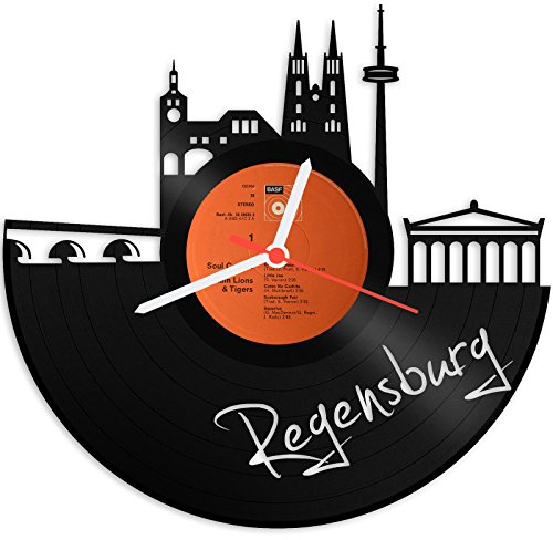 GRAVURZEILE Schallplattenuhr - Skyline Regensburg - Wanduhr aus gegossenem Vinyl mit Stadt Skyline 30 cm - Upcycling Design-Uhr Wand-Deko Vintage Wand-Dekoration Retro-Uhr - Made in Germany