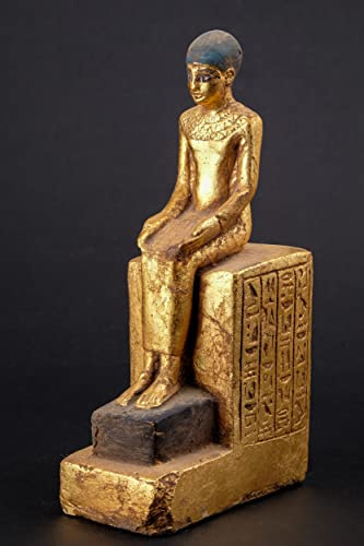 Statue of Egyptian Art sitzende Statue von Imhotep mit einer offenen Papyrusrolle schwerem Stein Blattgold, handbemalt, hergestellt in Ägypten.