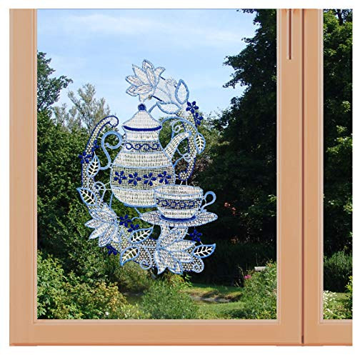 Küchen-Fensterbild Kaffeekanne in blau-weiß Landhaus-Deko aus Plauener Spitze