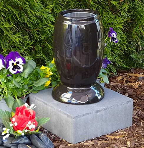 Grabvase mit Sockel Vase Blumenvase Blumen Lilien Rosen Friedhof Grabschmuck Grablaterne Grabgesteck Grabkerze Grablicht Grableuchte Lampe Laterne Licht Kerze Trauer Friedhof Garten
