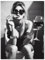 WBSTGUE Modernes sexy Frauen-Poster, Schwarz-Weiß-Fotografie, Leinwand-Kunst, Frau auf Toilette, raucht und trinkt Wein, Badezimmer-Wanddrucke, Bilder für Bar, Badezimmer, WC, Dekoration, 20,3 x 25,4