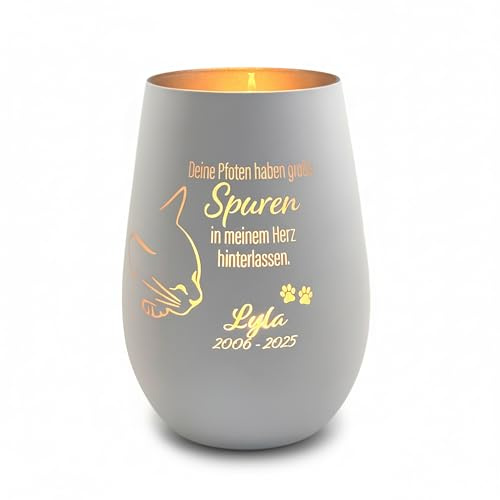 Trauerlicht Katze personalisiert mit Name und Daten – Gedenklicht aus Glas mit Katzenmotiv und Spruch – Erinnerung Andenken Windlicht Teelichthalter für Haustier Abschied (Weiß-Gold)