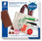 STAEDTLER Wanderlust Textilveredelungsset, Komplett-Set zum Verschönern von Textilien wie zum Beispiel Baumwolltaschen im trendigen Wanderlust Stil, 61 DJT6