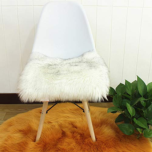 Nicole Knupfer Faux Lammfell Sitzkissen, Schaffell Sitzauflage Longhair Fell Optik Nachahmung Wolle Sofa Matte (Weiß Grau,45 * 45cm)