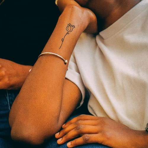 Une ligne Rose - Tatouage Inkster| tatouages temporaires végétaliens et résistants à l'eau pour adultes - Encre certifiée par les cosmétiques de l'UE - Tatouage révolutionnaire de 2 semaines