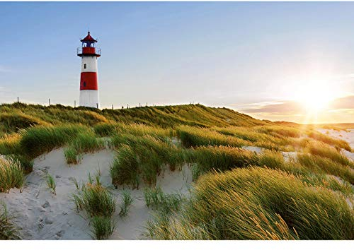 Fototapete mit Nordsee Leuchtturm | Maritime Tapete mit Dünen und Strand für Schlafzimmer und Badezimmer | Vlies Fototapete Sonnenuntergang am Meer
