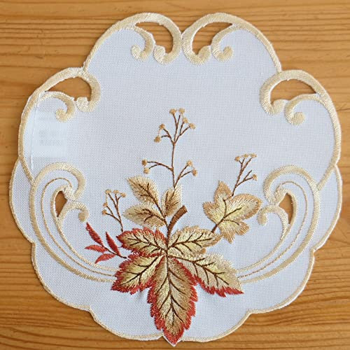 matches21 Deckchen Mitteldecke Blätter buntes Herbstlaub Ornamente Tischwäsche Stick Ø 20 cm Polyester 1 STK beige