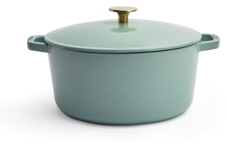 Milo by Kana Dutch Oven aus emailliertem Gusseisen, 5,5 l, mit Deckel, Premium-Kochtopf | Emaille-Beschichtung innen und außen, ofenfest und spülmaschinenfest (Eukalyptus mit goldfarbenem Knauf)