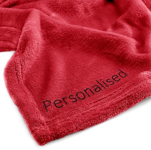 DecoKing Personalisierte Kuscheldecke 200x220 cm Rot Decke mit Namen Bestickt Microfaser Tagesdecke Fleece Mic
