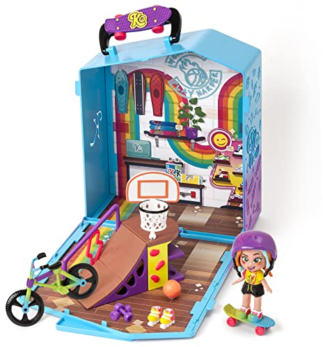 KOOKYLOOS Lizzie's Pop Up Sport Shop – Sportzelt mit Zubehör, Exklusive Puppe mit 3 Ausdrücken und 2 exklusiven Haustieren, inklusive Fahrrad, Skateboard, Rampe und Basketballkorb