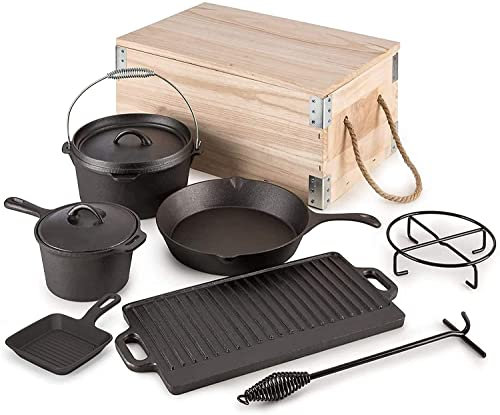 8tlg Dutch Oven Set in Holzkiste, Bereits Eingebrannt für Feuer, Grill, BBQ Gusseisen Grilltopf, Pfanne, Grillplatte, Stieltopf, Bratpfanne, Untersetzer, Deckelheber, Ideal für Lagerfeuer Camping