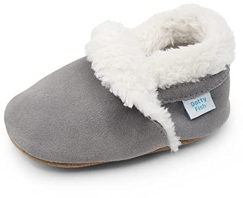 Dotty Fish Pantoufles Suède pieds nus en daim pour bébés et enfants, doublés en polaire. Chaussons d'hiver pour garçons et filles. Antidérapants, Semelles souples – Gris 18-24 Mois (23 EU)