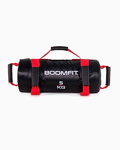 BOOMFIT Power Bag 5 kg Sandsack vorgefüllt | Sandbag Fitness mit 4 Nylon-Griffen für Cross Training HIIT | Einsteiger-Gewicht für Frauen und Tempo-Übungen | Schwarz-Rot 60x23x22 cm