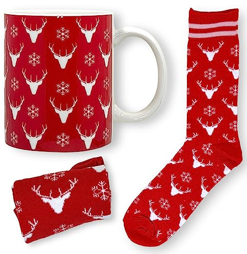 MIJOMA Tassen-Socken-Set: Geschenkset Kaffeebecher mit Socken in Einheitsgröße, 300ml Keramik-Henkelbecher für Heiß- & Kaltgetränke, Tee, Kaffee, Heiße Schokolade (Weihnachtstasse Rentier Allover)