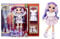 Rainbow High Winter Break Violet Willow - Lila Modepuppe mit 2 Outfits, Skiausrüstung und Puppenständer - Skier, Schlittschuhe, Accessoires und mehr - Sammelpuppe für Kinder ab 6 Jahren