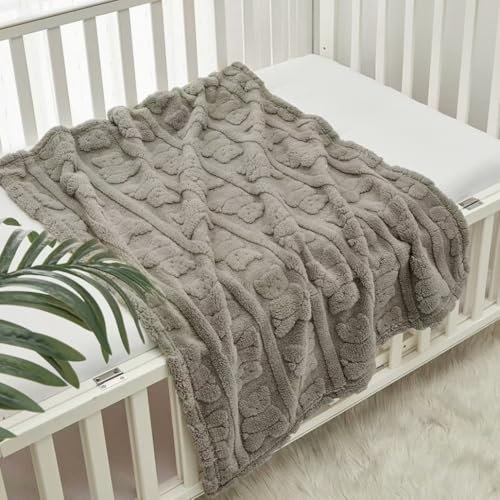CREVENT Kuschelige, weiche, warme Sherpa-Babydecke für Mädchen und Jungen, Neugeborenen-Essentials für Säuglinge, Babyparty, Geschenk – Hellbrauner Bär, 75 x 100 cm