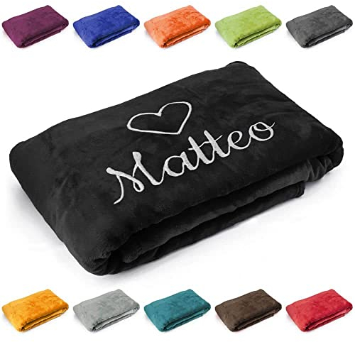Kuscheldecke 'Herz' mit Name oder Wunschtext Bestickt, Geschenk zu Valentinstag, Geburtstag, Hochzeitstag, 200cm x 150cm extra weiche und gemütliche Sofadecke/Wohndecke, hochwertiges Fleece (Schwarz)