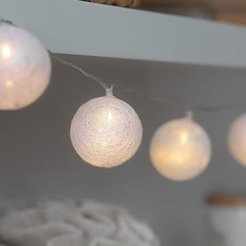 Festive Lights 10er LED Lichterkette warmweiß Cotton Ball Lichterkette innen 1,35m batteriebetrieben Timer Lichterkette Kugeln Baumwolle Zimmer Deko Baumwollkugeln