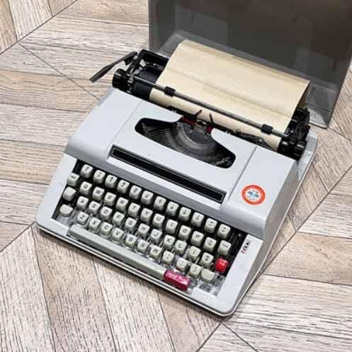 WDWDW Retro-Schreibmaschine – Vintage für das Schreiben von Romanen in außergewöhnlichen Umgebungen, normaler Gebrauch